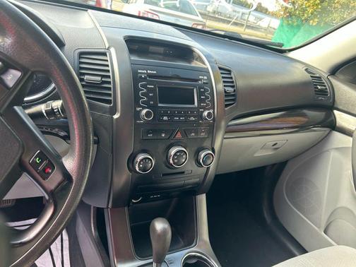 2011 Kia Sorento LX