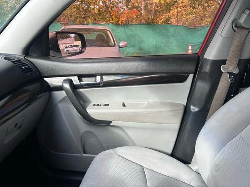 2011 Kia Sorento LX