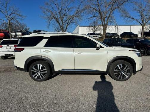 2023 Nissan Pathfinder Platinum 4WD