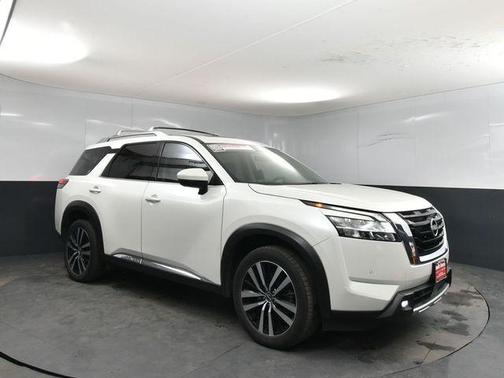 2023 Nissan Pathfinder Platinum 4WD