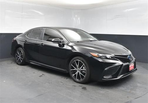 2024 Toyota Camry Hybrid SE