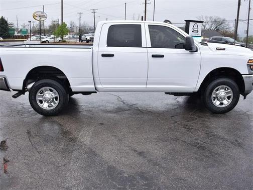 2025 RAM 2500 Tradesman Crew Cab 4x4 6'4' Box