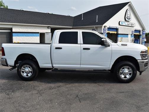 2025 RAM 2500 Tradesman Crew Cab 4x4 6'4' Box