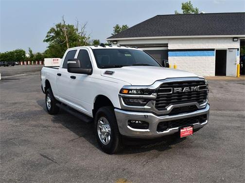 2025 RAM 2500 Tradesman Crew Cab 4x4 6'4' Box