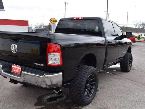 Diamond Black Crystal Pearlcoat 2022 RAM 2500 Tradesman Crew Cab 4x4 6'4' Box
