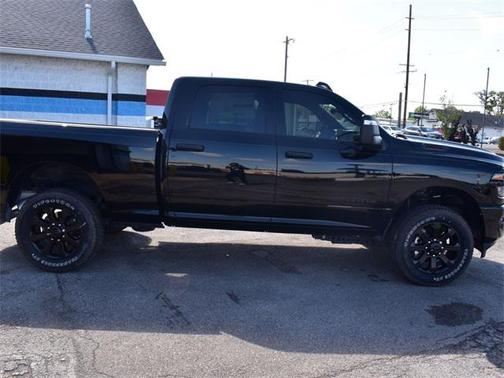 2025 RAM 2500 Big Horn Crew Cab 4x4 6'4' Box