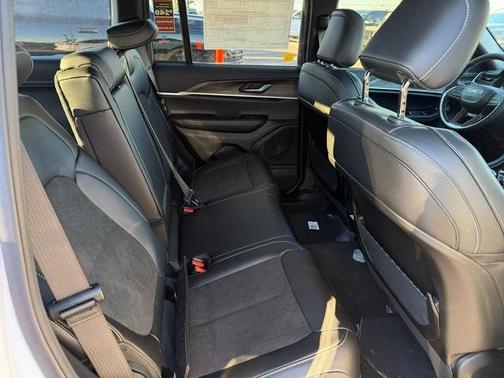 2026 Jeep Grand Cherokee Altitude