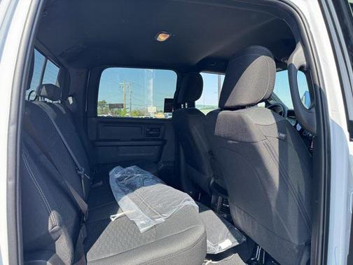2025 RAM 2500 Tradesman Crew Cab 4x4 6'4' Box