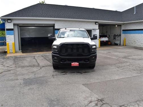 2025 RAM 2500 Tradesman Crew Cab 4x4 6'4' Box