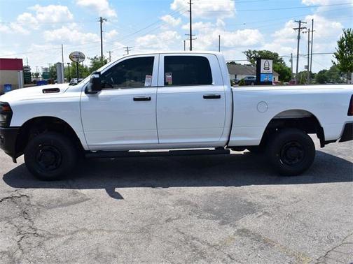 2025 RAM 2500 Tradesman Crew Cab 4x4 6'4' Box