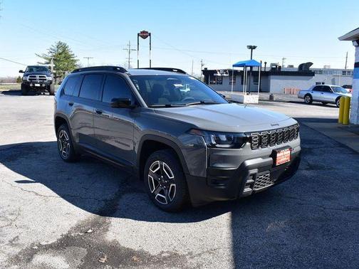 2026 Jeep Cherokee Laredo 4x4
