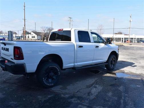 2026 RAM 2500 Tradesman Crew Cab 4x4 6'4' Box