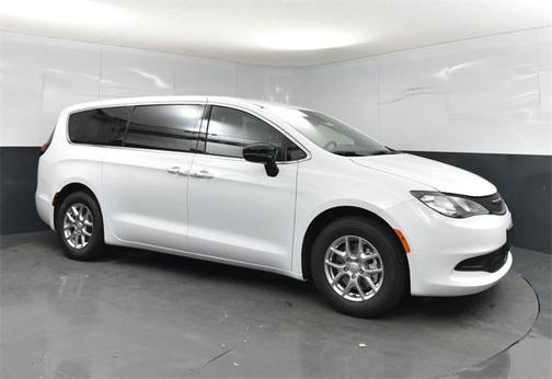 2026 Chrysler Voyager LX