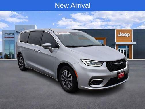 2022 Chrysler Pacifica Hybrid Touring L