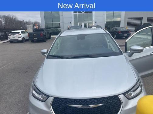 2022 Chrysler Pacifica Hybrid Touring L