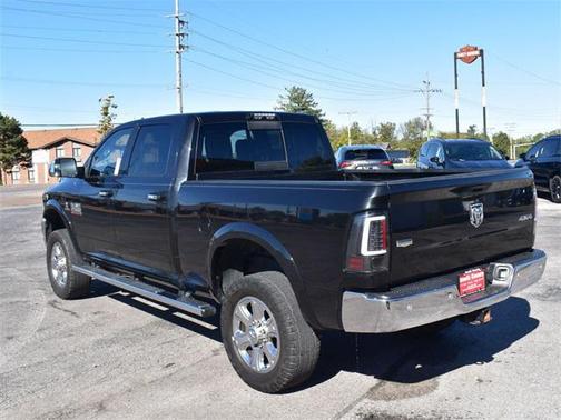 2017 RAM 2500 Laramie Crew Cab 4x4 6'4' Box