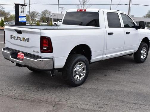 2025 RAM 2500 Tradesman Crew Cab 4x4 6'4' Box