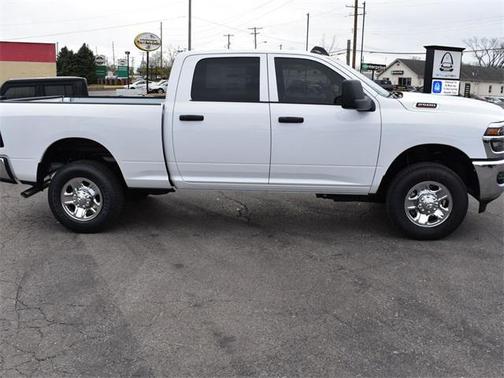 2025 RAM 2500 Tradesman Crew Cab 4x4 6'4' Box