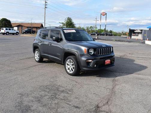 Graphite Gray 2022 Jeep Renegade Latitude