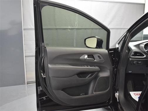 2025 Chrysler Pacifica L