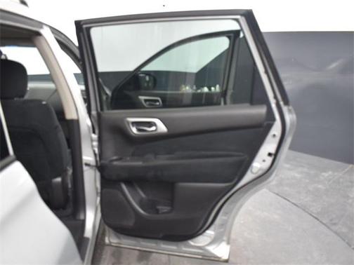 2015 Nissan Pathfinder SV