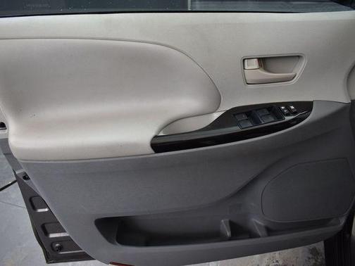 2013 Toyota Sienna SE