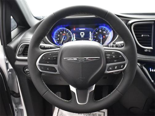 2025 Chrysler Pacifica L