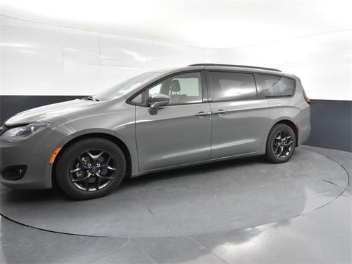2020 Chrysler Pacifica Touring-L Plus