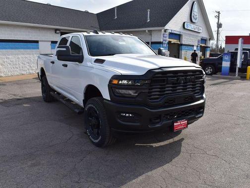 2026 RAM 2500 Tradesman Crew Cab 4x4 6'4' Box