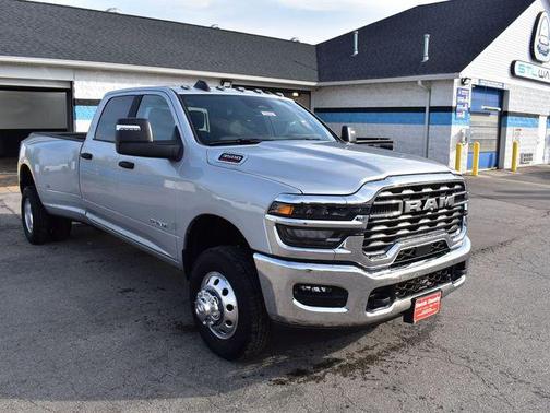 Silver Zynith 2026 RAM 3500 Big Horn Crew Cab 4x4 8' Box