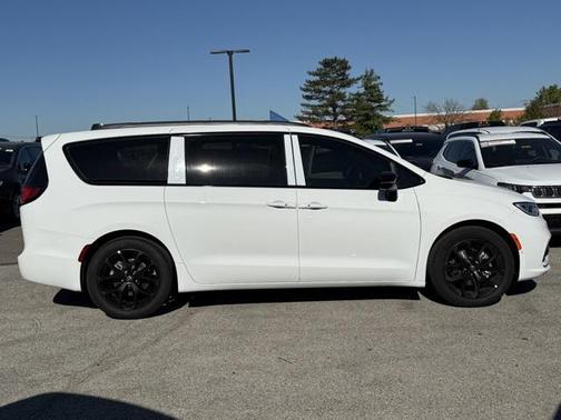 2026 Chrysler Pacifica Limited