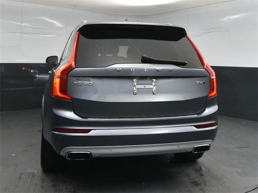 2020 Volvo XC90 T6 Momentum