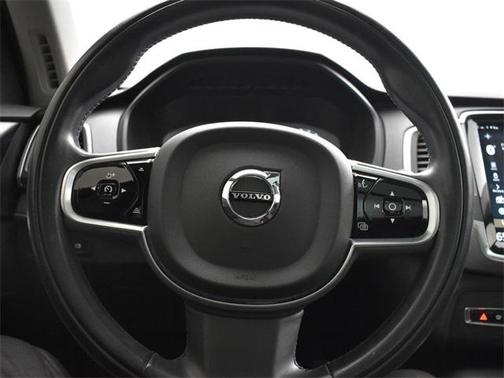 2020 Volvo XC90 T6 Momentum