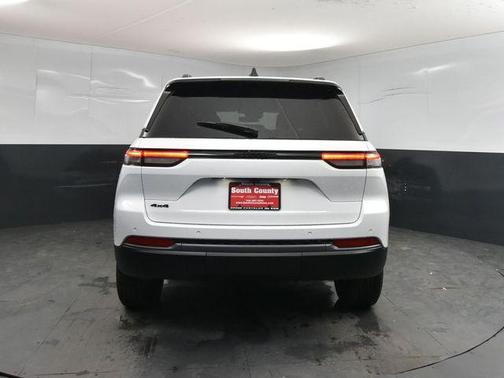 2026 Jeep Grand Cherokee Altitude