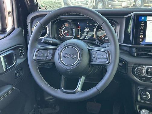 2025 Jeep Gladiator Sport