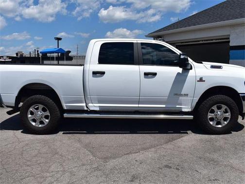 2023 RAM 2500 Big Horn Crew Cab 4x4 6'4' Box