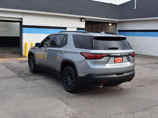 Sterling Gray Metallic 2023 Chevrolet Traverse RS