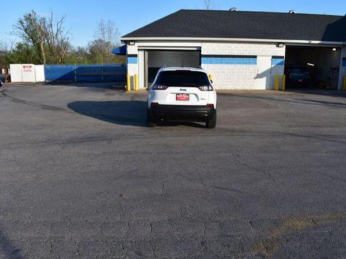 Bright White Clearcoat 2021 Jeep Cherokee Latitude
