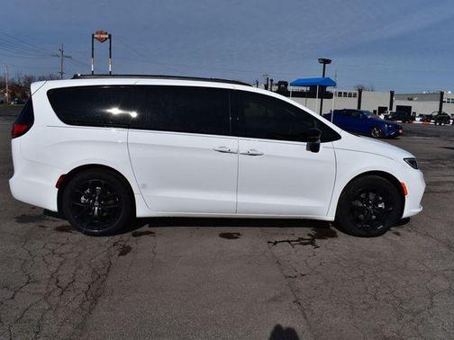 2026 Chrysler Pacifica L