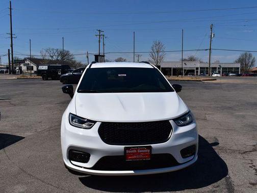 Bright White Clearcoat 2026 Chrysler Pacifica L