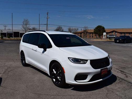 Bright White Clearcoat 2026 Chrysler Pacifica L