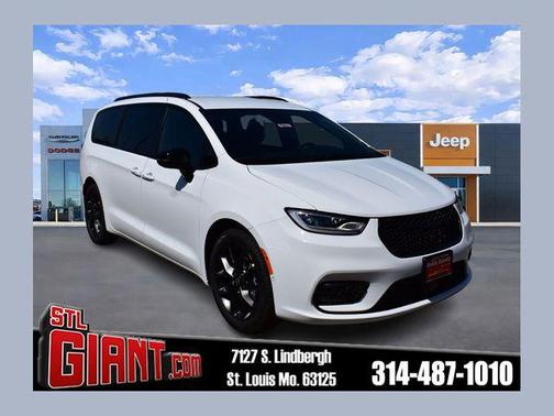 Bright White Clearcoat 2026 Chrysler Pacifica L