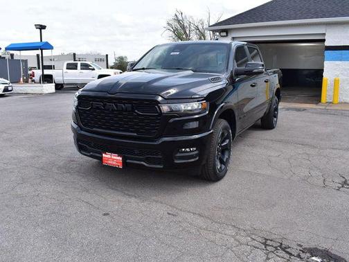 Diamond Black Crystal Pearlcoat 2026 RAM 1500 Big Horn/Lone Star