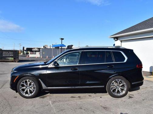 Black Sapphire Metallic 2025 BMW X7 xDrive40i