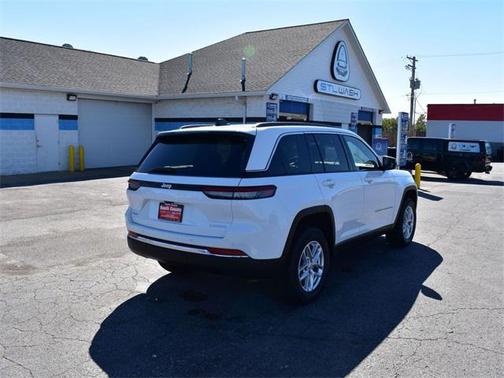 2025 Jeep Grand Cherokee Laredo