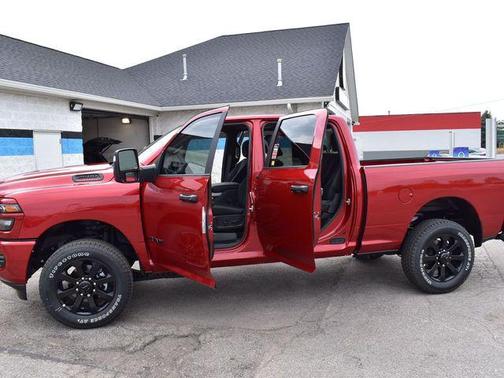 Molten Red Pearlcoat 2026 RAM 2500 Big Horn Crew Cab 4x4 6'4' Box