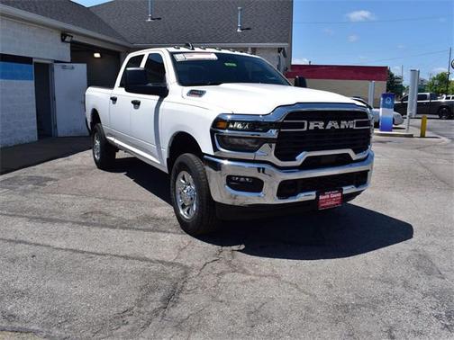 2025 RAM 2500 Tradesman Crew Cab 4x4 6'4' Box