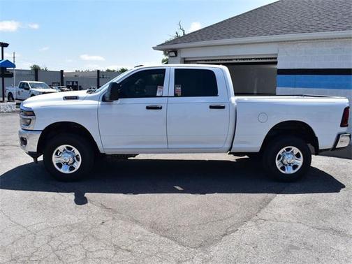 2025 RAM 2500 Tradesman Crew Cab 4x4 6'4' Box