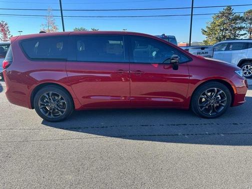 2026 Chrysler Pacifica L