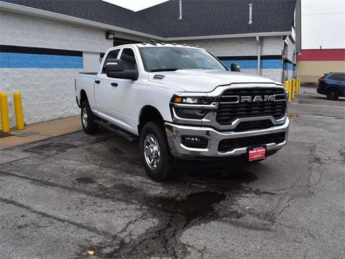 2025 RAM 2500 Tradesman Crew Cab 4x4 6'4' Box
